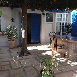 Seb&Laeti Guesthouse, hotel in Saint-Laurent-dʼAigouze