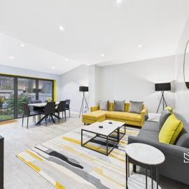 Refurbished 4-Bed, Open-Plan Living, Sleeps 10
