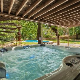 6BR Home Sleeps 14 Hot Tub Game Room