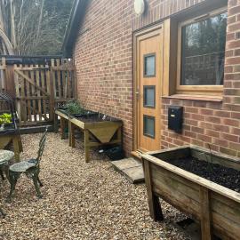 Annexe Private Studio With Garden, hotel a Farnborough