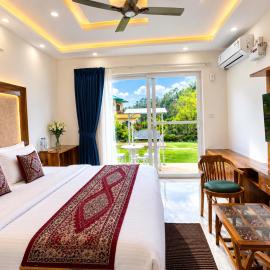 Pine Garden Heera Lodge Kasauli Near Mall Road Operated By Evening Sky, hotel a Kasauli