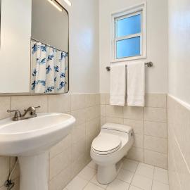 BEACHaus Cottage -Pool- 2 Blocks from Beach