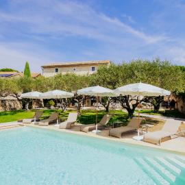 La Belle Vie, hotel in Saint-Hilaire-dʼOzilhan