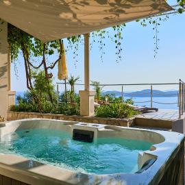 House Lilla with Private Hot Tub