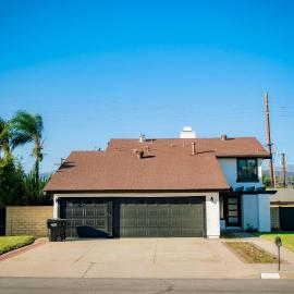 Upscale 4BR Executive Home, Pool, Spa & Premium Amenities