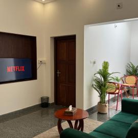 Neela by Chalil Homes, hotelli kohteessa Kadikkād