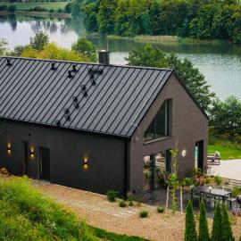 DOBRE 23j - Dom nad jeziorem, z basenem i linią brzegową