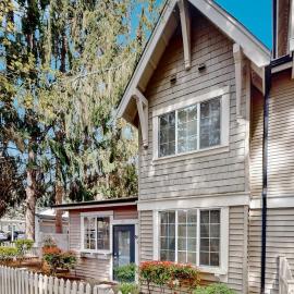 The Last House On The Left, hotel in Redmond