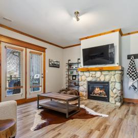 220 Snowbridge w/ Free Shuttle to Village, hotel en Collingwood