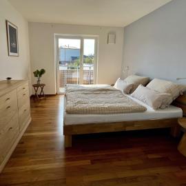 AtterSeeQuartier - Moderne Ferienwohnung nahe Attersee、ゼーヴァルヒェンのホテル