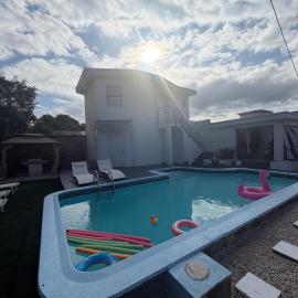 Miami 5 min Airport House with pool