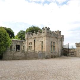 Castle Gate House with Hot Tub, Walworth Estate