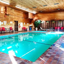 Ramada by Wyndham Kelowna Hotel & Conference Center- Pool, Hot Tub, and Restaurant