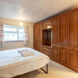 Cosy 3-BR House in Central Basildon with Parking - Pass the Keys