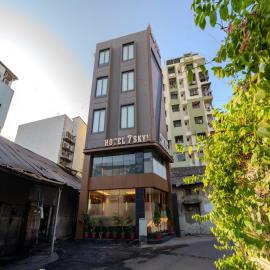 Hotel 7 skye: Surat şehrinde bir otel
