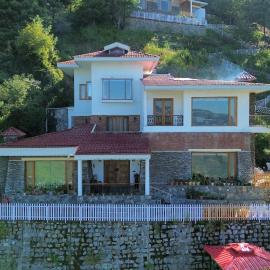 Firdaus at Theog - Luxurious Mountain View Villa, Cottage, and Studio