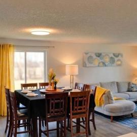 Cozy Barrie Home - Minutes to College & Hospital