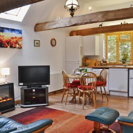 High House Holiday Cottages 1, hotell i Hooe