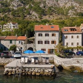 Historic Waterfront House, hotel in Muo
