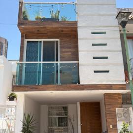 Casa entera en Fracc Privado Zona ANGELOPOLIS, hotell i Tlaxcalancingo