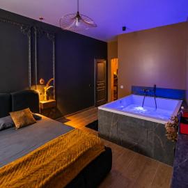 Viesnīca Dreamy Room - Evasion, balnéo & cinéma privé pilsētā Anžē
