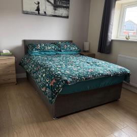 Bedroom with ensuite in family home in Newcastle under Lyme