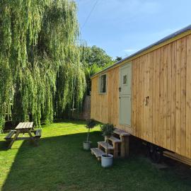 Aldwark Bridge Glamping - Shepherd's Hut, מלון בAldwark