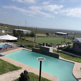 Parcela con piscina privada