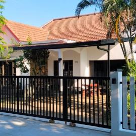 Spacious 2-bedroom villa near beach، فندق في بان كروت