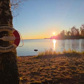 Möt höstsolen på Hjälmarens strand!, hotel in Arboga