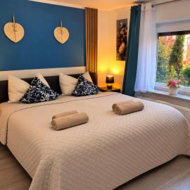 Neu renovierte Ferienwohnung, nahe Kiel, 4 Betten, 2 Schlafzimmer Parkplatz,Hanglage, Terrasse, 4km zum Strand