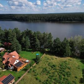 Omulove Zacisze- Dom nad jeziorem, hotel v mestu Wikno