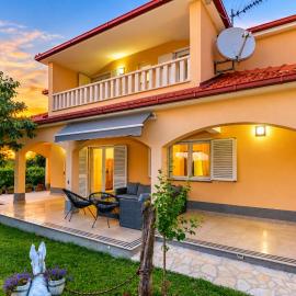Villa Mile-with private heated pool