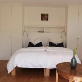 Zimmer am Ring - ruhiges Zimmer im Grünen, Frühstück auf eigener Terrasse mit Morgensonne und fußläufig zum Badeplatz Schwarzindien am Mondsee