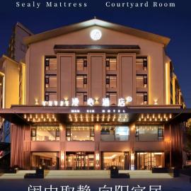 Manxin Hotel Xichang Qionghai 17 Degree Torch Square, hotel di Xichang