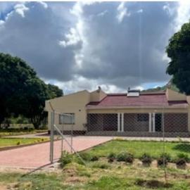 Mutare-Masvingo Road Farm 60, 3DoubleBedGuestHouse