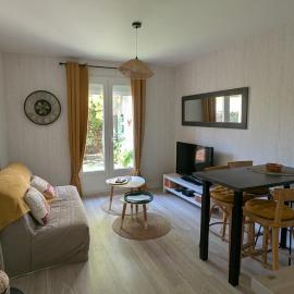 Cocon indépendant dans villa, idéalement situé entre Sommières, Montpellier et les plages Palavas, Carnon, khách sạn ở Baillargues