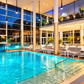 AMADEUS SUITEN Bad Waltersdorf - Whirlpool-Suite oder Design-Suite - Bademantelgang - Wellness am An- und Abreisetag ganztägig inklusive - ADULTS ONLY, khách sạn ở Bad Waltersdorf