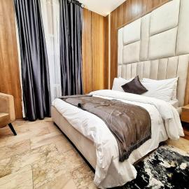 Luxxe Suites By Almond