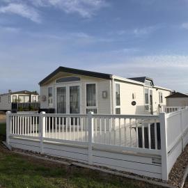 Beautiful, Pet Friendly Caravan By The Beach In Suffolk Ref 40126Nd, hotel v mestu Lowestoft