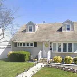 Spacious 4BR Entire House w Parking, Sleeps 10 - Direct NYC Train in 45 min