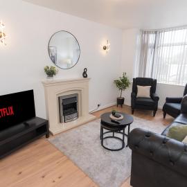 Stylish 3BR Home near NEC, BHX with Games Room, hotel en Solihull