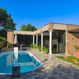 Casa completa com duas suítes e piscina privativa