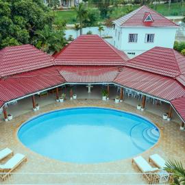 Sevilla Retreat pool and beach