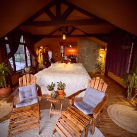Large Room in a Secluded & Wild Place with Ocean View، فندق في Duhatao