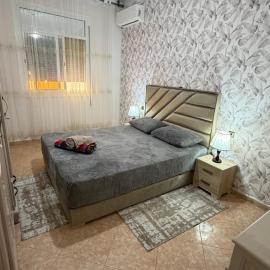 Modern furnished apartment in Al Aaroui, hotel in Monte ʼArrouit