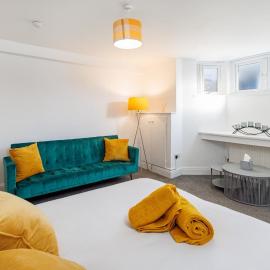 FLATZY - Modern Apartment Close to Football Stadiums