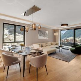 Alpine Chic - Fireplace Views & Ski Resorts, хотел в Зее