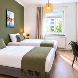 Zentrumsnahe Wohnung mit bequemen Boxspringbetten, augestattete Küche, Balkon, Self Check-in, Wifi