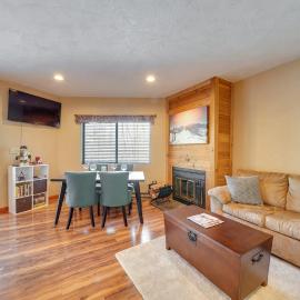 Champion에 위치한 호텔 Idyllic Somerset Condo: Ski, Hike & Relax!